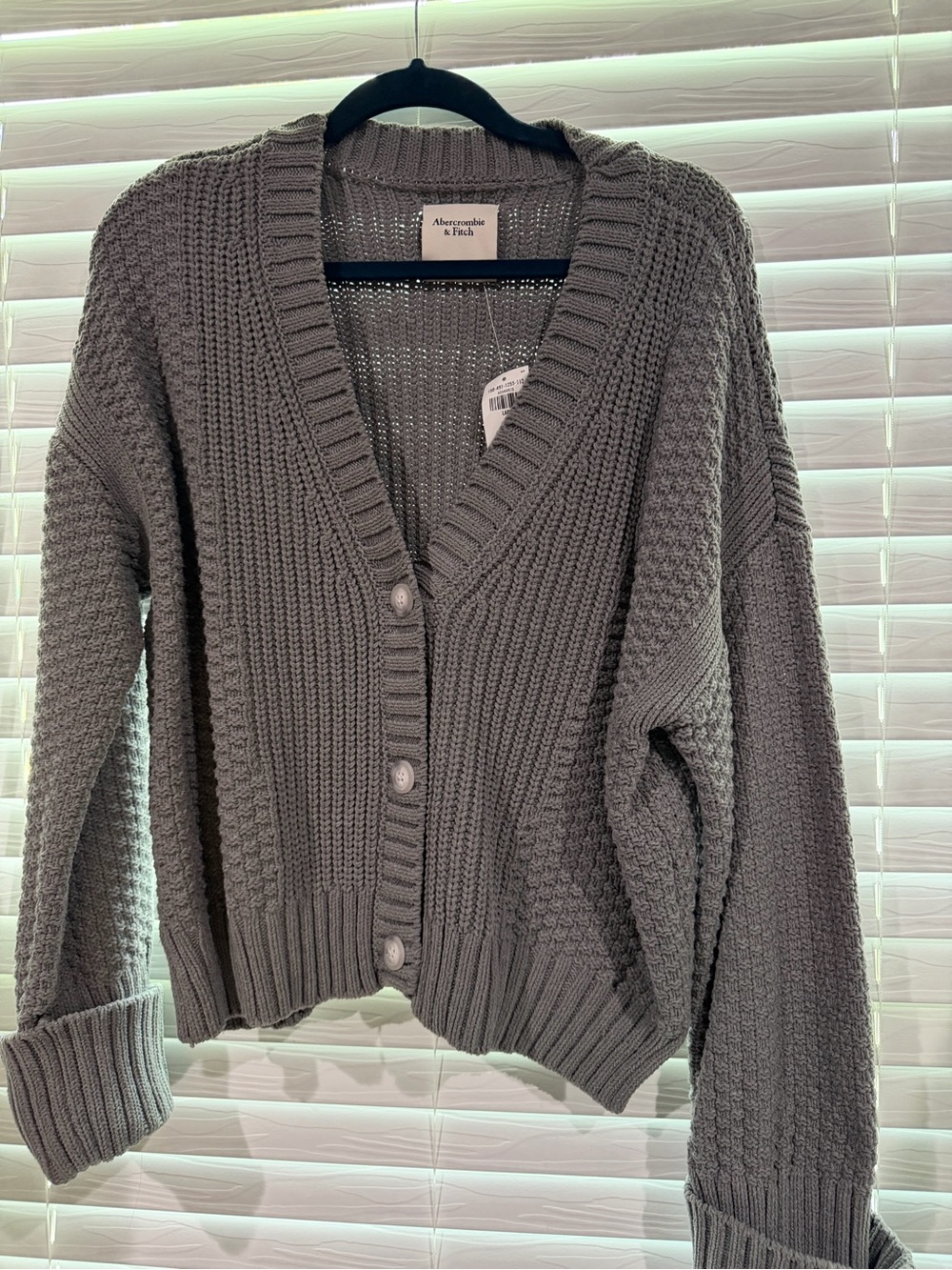 Abercrombie & Fitch Gray Textured V‑Neck Button Cardigan